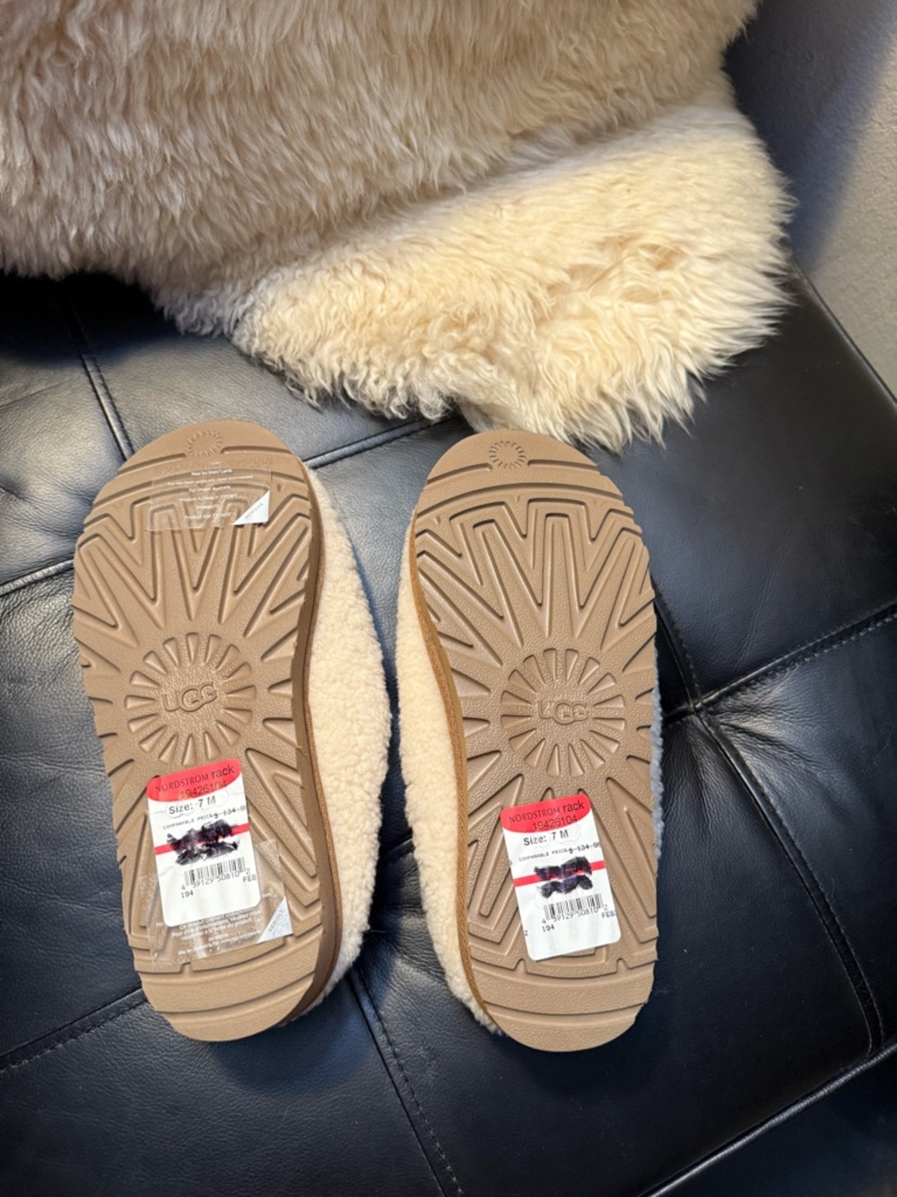 NWT UGG Women’s Tasman Maxi Curly Slipper Natural Sz 7 - Picture 8 of 8